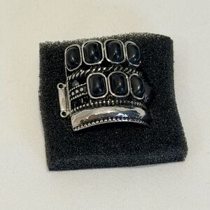 Paparazzi, jewelry - “ Mojave monument” Silver and Black Stone, thick back ring